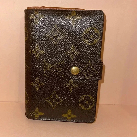 Louis Vuitton Handbags - Authentic Vintage Louis Vuitton Kisslock wallet